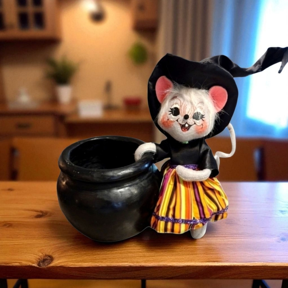 RARE Annalee 10" Witch Mouse With Cauldron